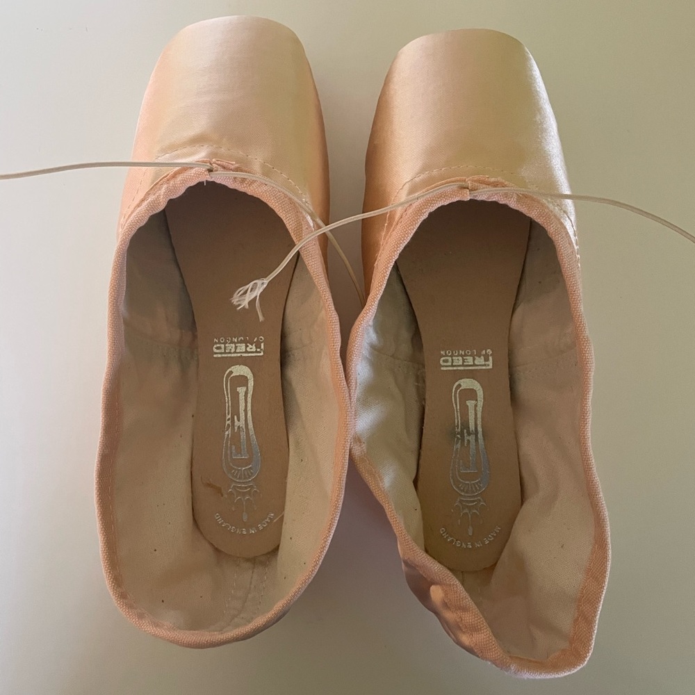 Freed of London Pointe Shoes, 5.5 X, Classic Pro 90 Hard, Maltese Cross